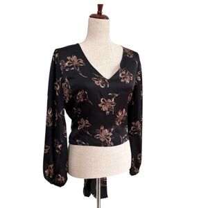 Lush Crop Long Sleeve V-Neck Top. Black Floral. Open back w/ Tie. Medium